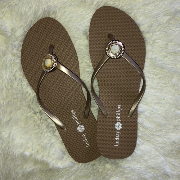 LINDSAY PHILLIPS—TAN SNAP–ON JEWELS FLIP FLOPS!! - Picture 3 of 10